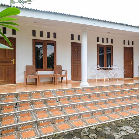 Reddoorz At Paris Ocean Hotel Bãi biển Bãi biển Parangtritis Ngoại thất bức ảnh